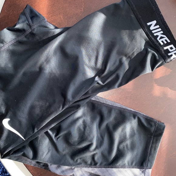 Nike Pants - Nike pro cropped leggings